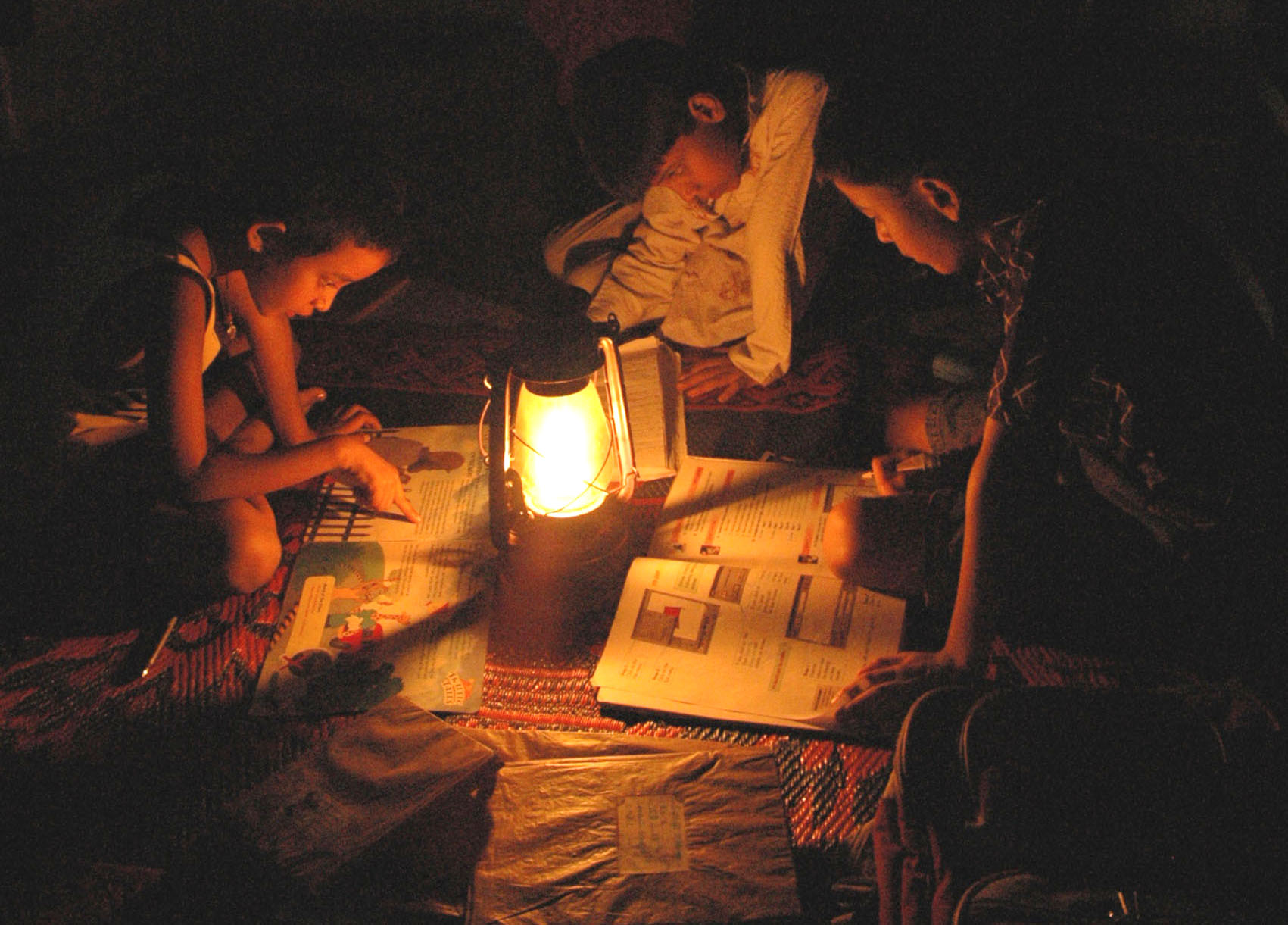 Low Voltage Crisis in Dhanbad: Residents Allege Poor Response from Electricity Department